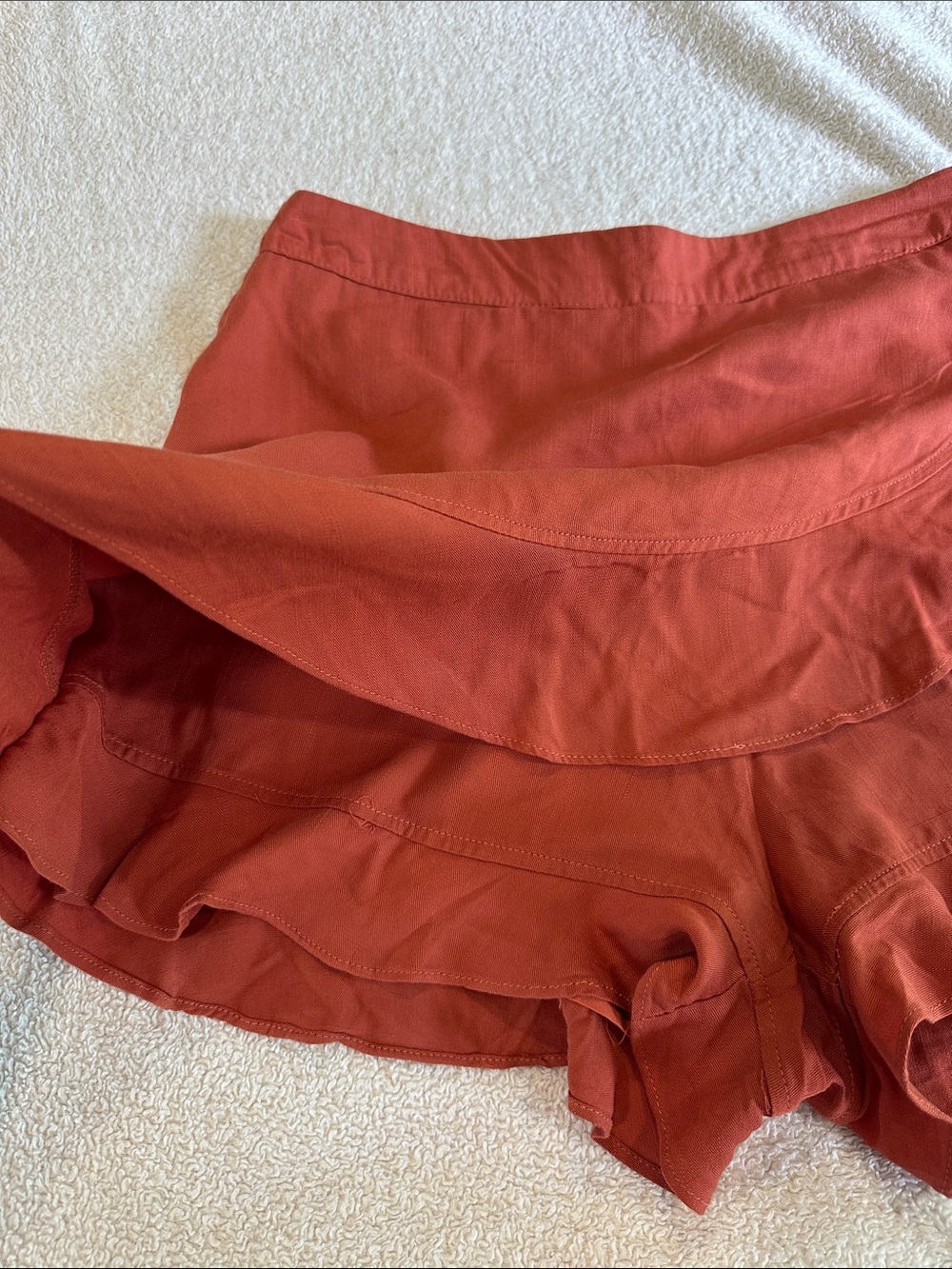 Women’s Rust Ruffle Hem Shorts size small - Picture 4 of 14